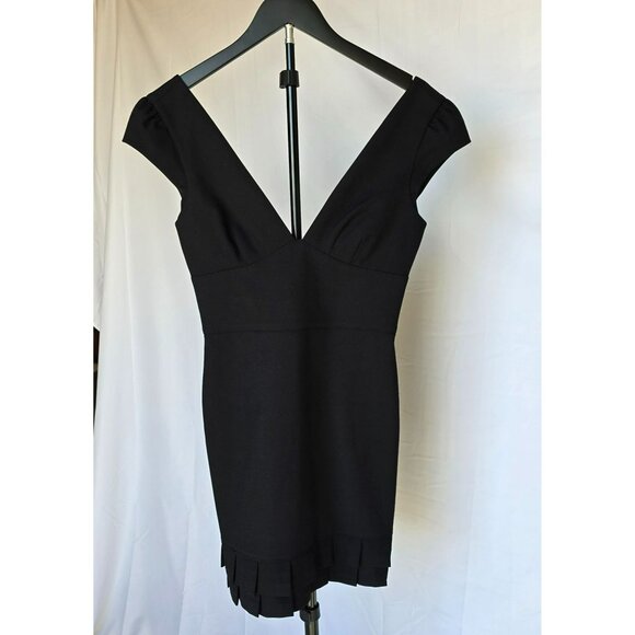 Bebe Black V-Neck Cap Sleeve Pleated Hem Dress Size 6 - Picture 1 of 5